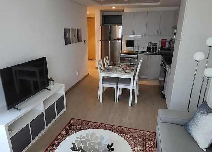 Modern 2Br -5Min To Metro & Festival Mall- 1211